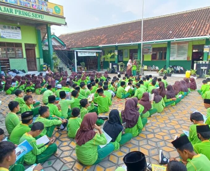 Jum'at kreatif pekan ke 3 (literasi dan makan bergizi) Jum'at kreatif pekan ke 3 (literasi dan makan bergizi)